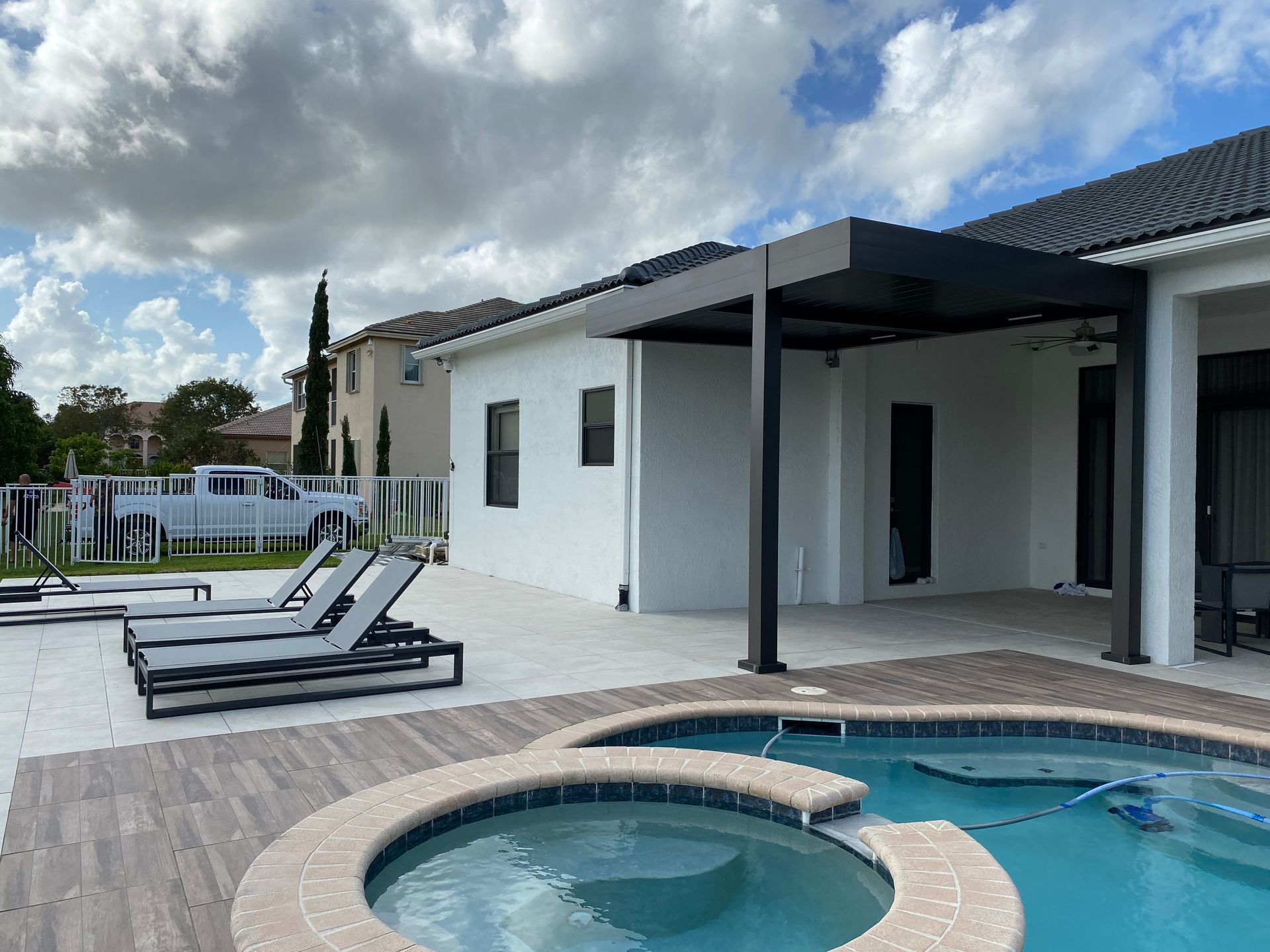 Louvered Pergolas project photo 9